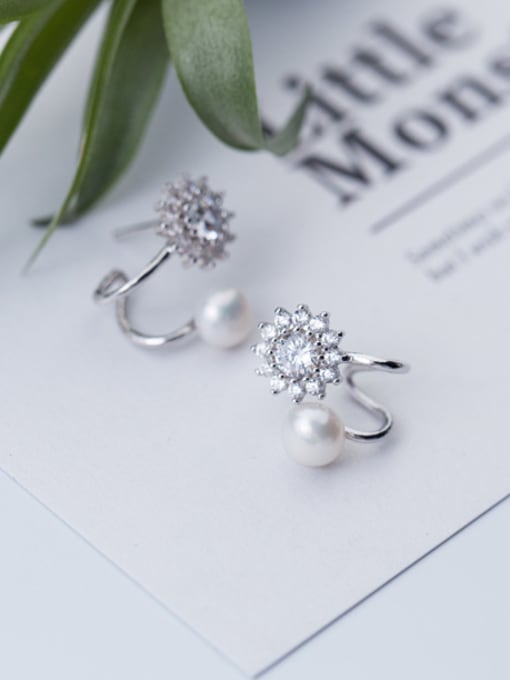 Rosh All-match Flower Shaped Artificial Pearl Clip Earrings 0
