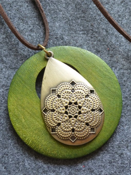 Green Wooden Round Shaped Water Drop Necklace