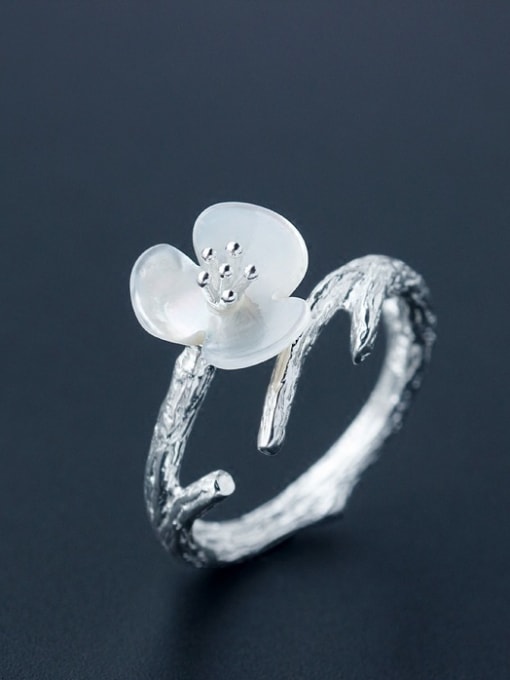 white Temperament Flower Shaped Shell S925 Silver Ring