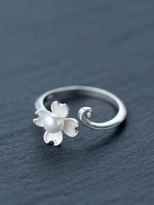 Rosh Elegant Flower Shaped Artificial Pearl S925 Silver Ring 0