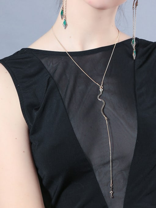 KM Graceful Female Snake Shaped Pendant Simple Necklace 1