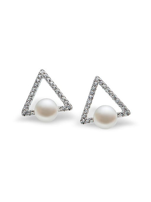 EVITA PERONI Simple Freshwater Pearl Triangle stud Earring