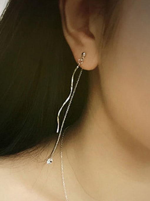 Peng Yuan Fashion Slim Wave Line Earrings 1
