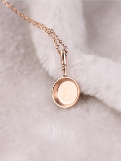 GROSE Smooth Pan-shape Pendant Creative Necklace