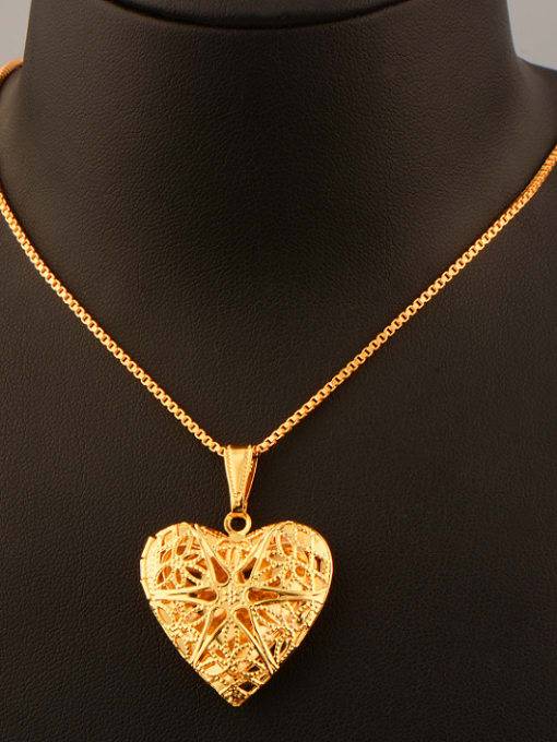Days Lone Hollow Heart-shaped Box Necklace 1