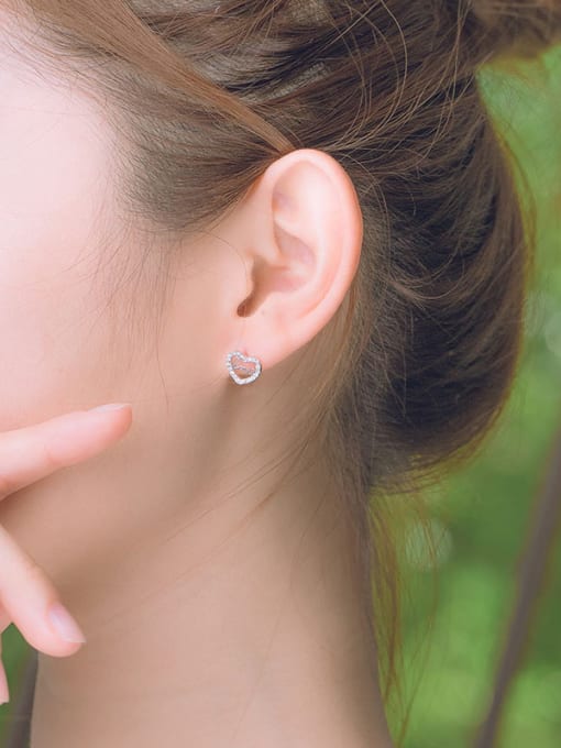One Silver Women Temperament Heart Shaped Zircon Earrings 1