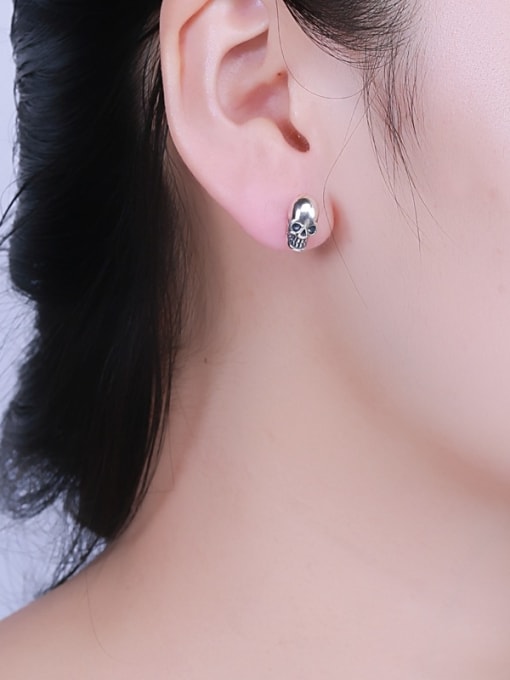 One Silver Retro Style Silver Skull Shaped stud Earring 2