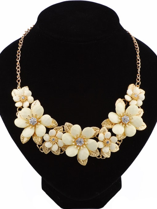 Qunqiu Elegant Acrylic Flowers Gold Plated Leaves Rhinestones Alloy Necklace 0