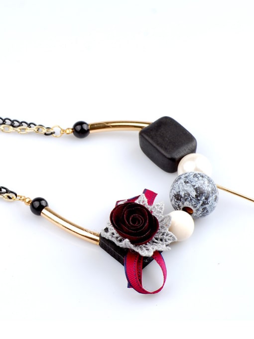 Qunqiu Personalized Elegant Cloth Flower Double Color Plated Alloy Necklace 3