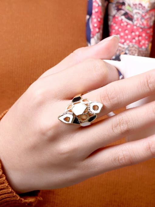 OUXI Fashion Personalized Hollow Zircon Ring 2