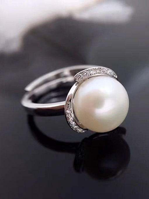 EVITA PERONI Fashion Freshwater Pearl Flower-shaped Ring 0
