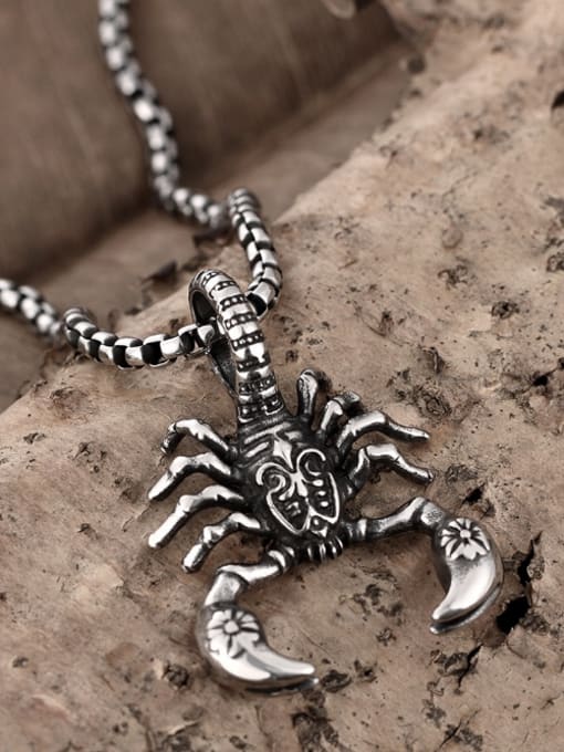 OUXI Retro style Personalized Scorpion Necklace 2