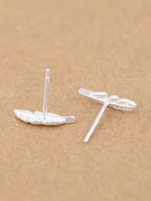 Peng Yuan Simple Little Feather stud Earring 2