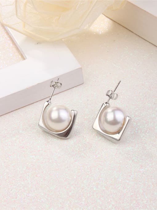 Ronaldo All-match Geometric Shaped Artificial Pearl Stud Earrings 1