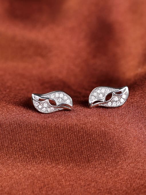 kwan Small Fresh Leaves Silver Stud Earrings 2