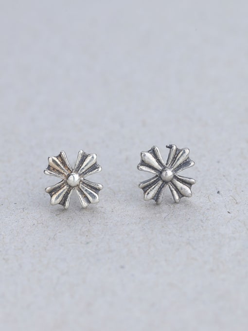 One Silver Retro Style Flower Shaped earring 0