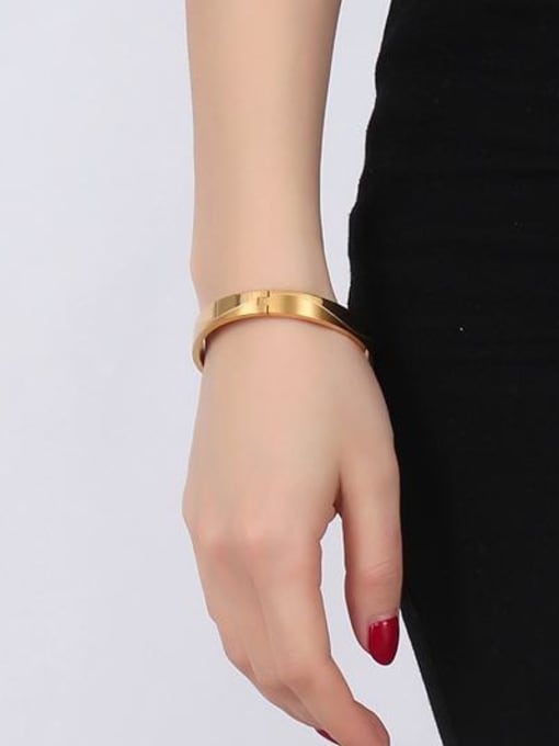 CONG Personality Gold Plated Wave Pattern Titanium Bangle 1