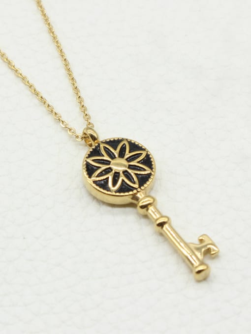 XIN DAI Gold Plated Key Shaped Necklace 1