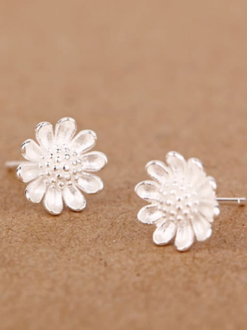 Silver Fashion Daisy Flower stud Earring