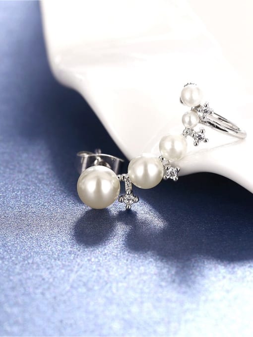 Ronaldo Elegant Asymmetric Artificial Pearl Drop Earrings 1