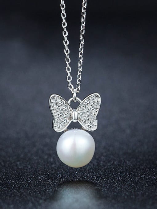 White 2018 Bowknot Pearl Necklace