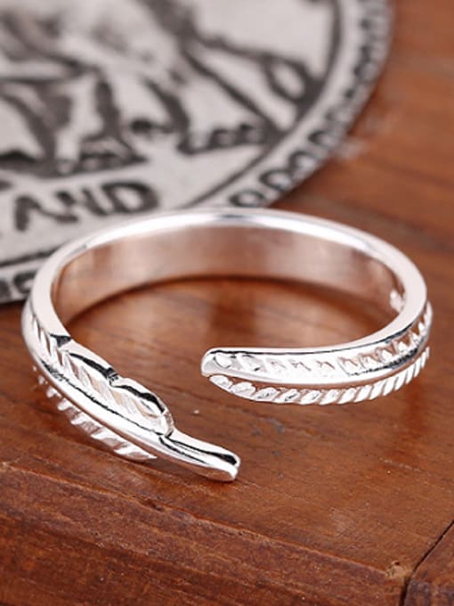 Peng Yuan Simple Feather Opening Midi Ring 2