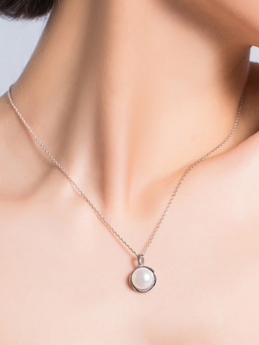 EVITA PERONI Simple Freshwater Pearl Round Necklace 1