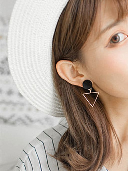 OUXI 18K Rose Gold Triangle Shaped Titanium Steel drop earring 1