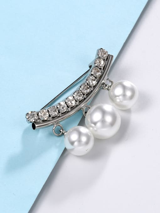 XD8752 white Alloy With Artificial Pearl  Simplistic Irregular Brooches