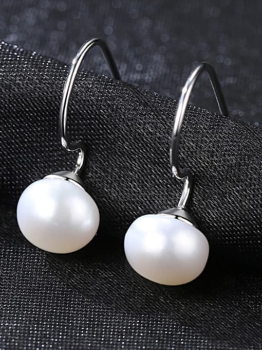 White Sterling Silver Natural Freshwater Pearl simple anti allergy ear hook