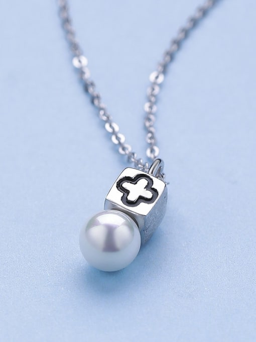 One Silver High-grade Pearl Necklace