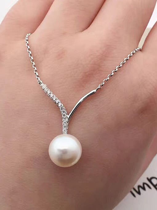 EVITA PERONI Freshwater Pearl V shaped Necklace 1