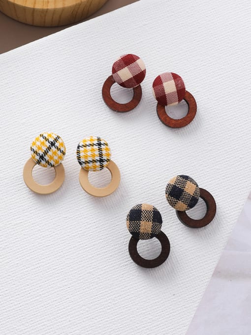 Girlhood Alloy With Gold Plated Simplistic  Checkered Wood Geometric Stud Earrings 2