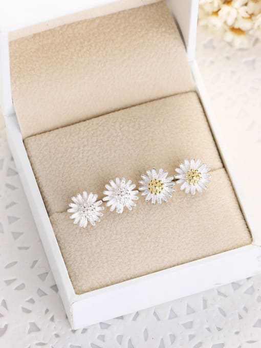 kwan Smaal Daisy Flower Silver Stud Earrings 2
