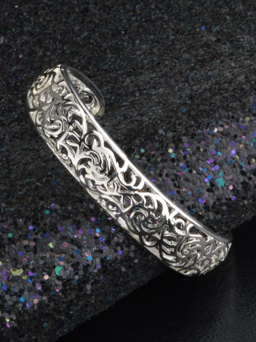 Ya Heng Fashion Hollow Flowery Silver Plated Copper Opening Bangle