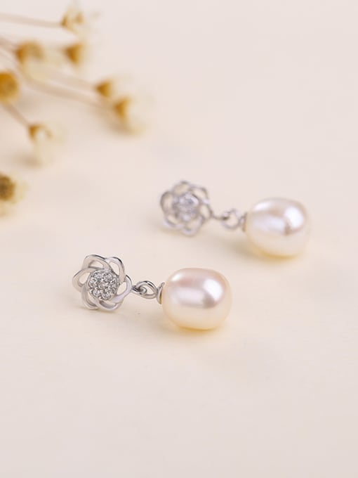 One Silver Fashion Little Flower Freshwater Pearl 925 Silver Stud Earrings 2