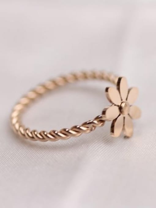 GROSE Small Daisy Twisted Titanium Ring 2