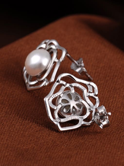 AI Fei Er Fashion Rosary Flower Imitation Pearl Stud Earrings 1