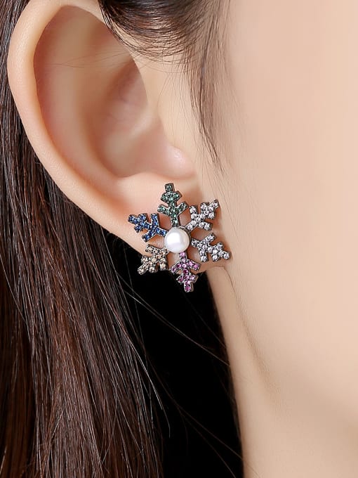 BLING SU Copper With Gun Plated Delicate Snowflake Stud Earrings 1