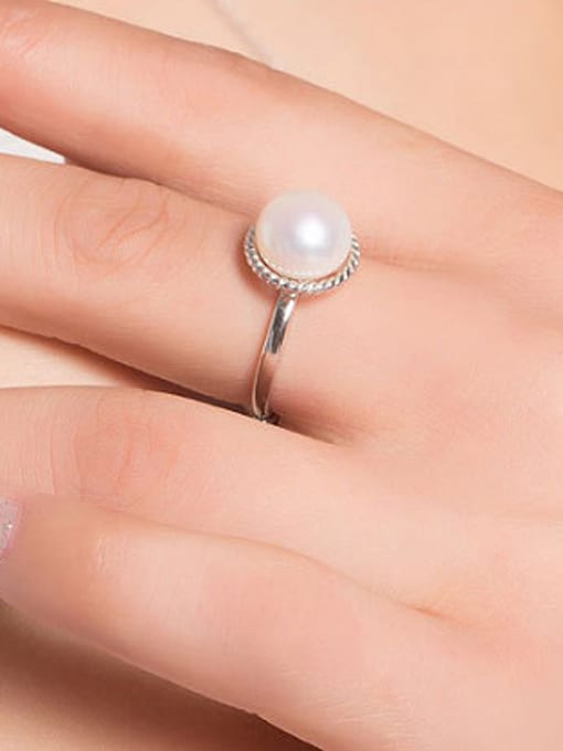 EVITA PERONI Simple Freshwater Pearl Ring 1