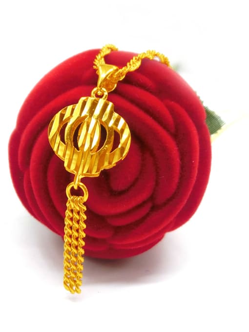 Golden Women Luxury Lantern Shaped Necklace