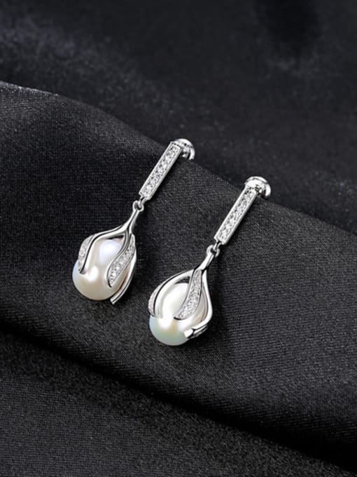 White Sterling silver with 3A zircon natural freshwater pearl buds earrings