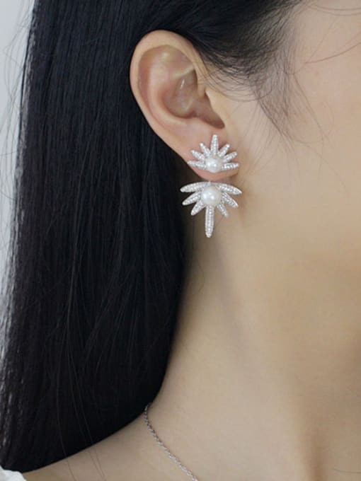 white Separate Zircons Pearls Cluster earring