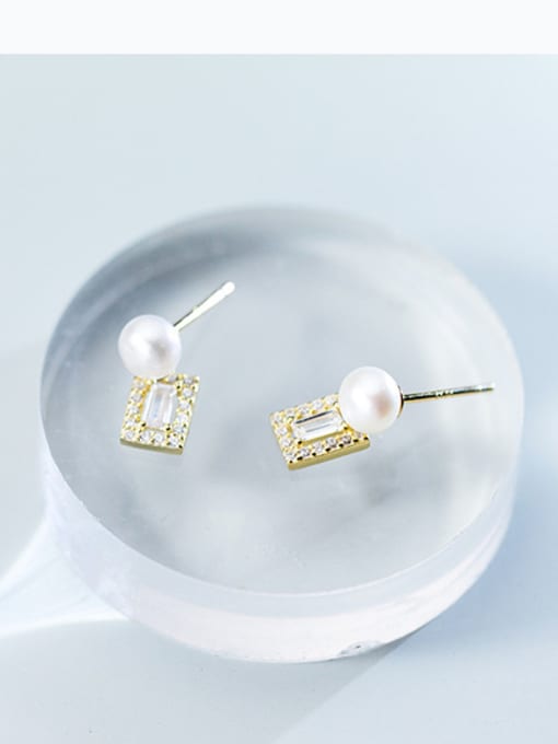 Gold Simple cubic zircons of pure silver and imitation pearl earrings