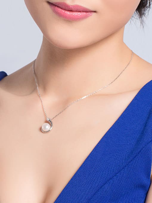EVITA PERONI Fashion Freshwater Pearl Six-shaped Necklace 1