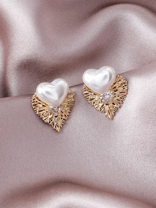 Girlhood Alloy With Gold Plated Simplistic Heart Stud Earrings 2