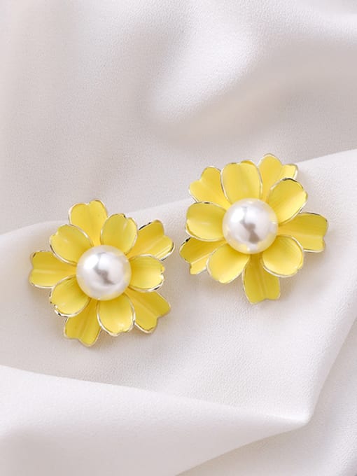 B Yellow Alloy With Imitation Gold Plated Simplistic Flower Stud Earrings