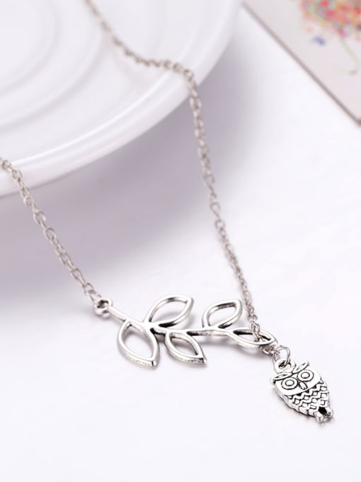 OUXI Fashion Owl Hollow Leaves Necklace 2