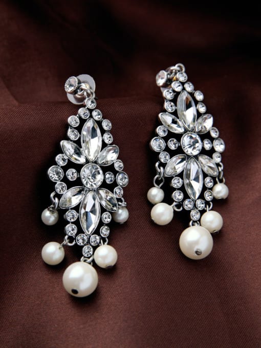 KM Exquisite Artificial Pearl Drop Cluster earring 3