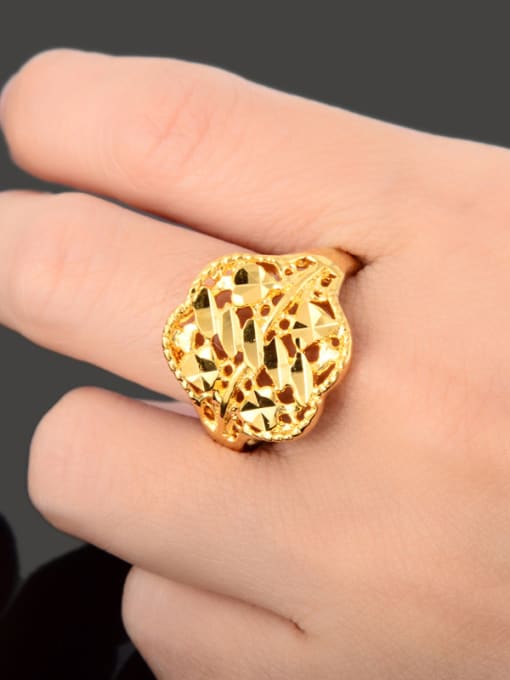 Yi Heng Da Vintage Hollow Flower Shaped 24K Gold Plated Wedding Ring 2